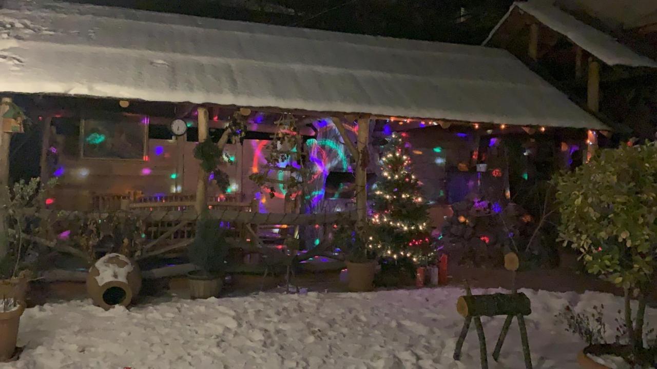 Anano'S Guesthouse ボルジョミ エクステリア 写真