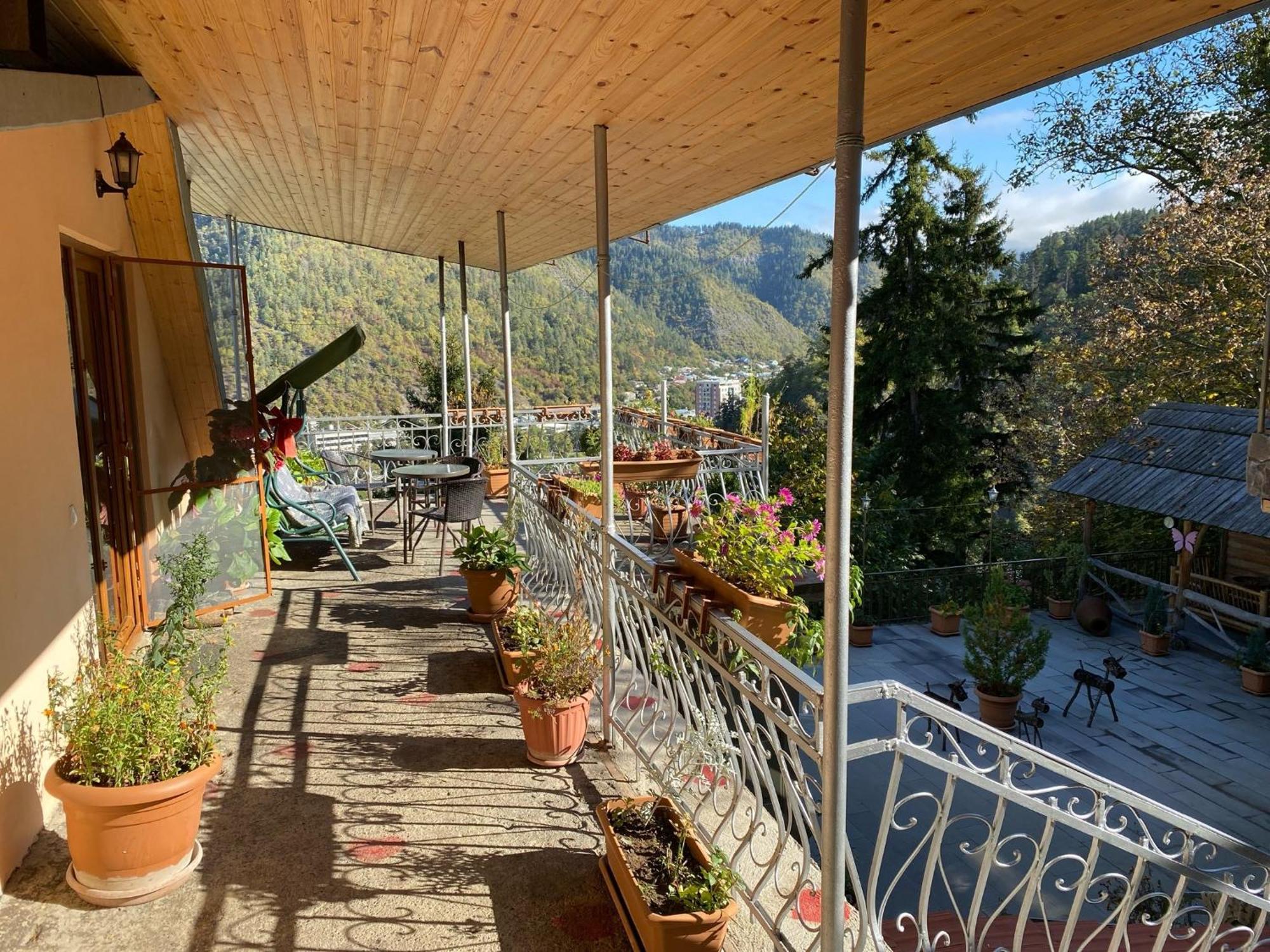 Anano'S Guesthouse ボルジョミ エクステリア 写真