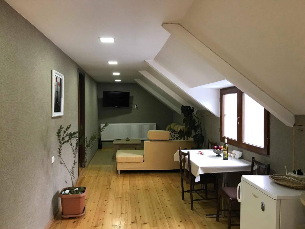 Anano'S Guesthouse ボルジョミ エクステリア 写真