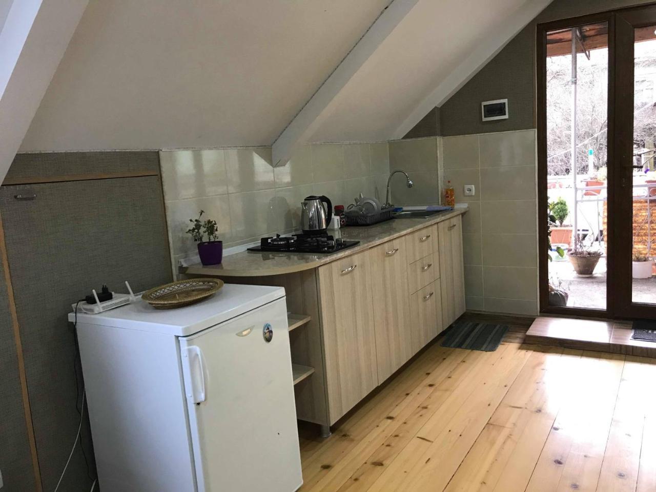 Anano'S Guesthouse ボルジョミ エクステリア 写真
