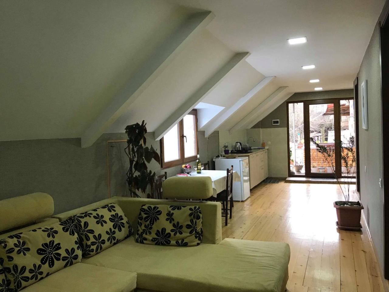 Anano'S Guesthouse ボルジョミ エクステリア 写真